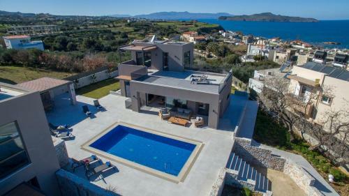 Imperium Luxury Villas-sauna, Jacuzzi & Heated Pool