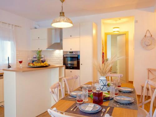 4 Bedroom Beachfront Villa With Private Pool, Skaleta