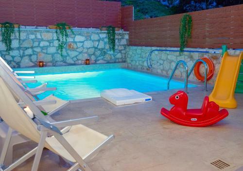 4 Bedroom Beachfront Villa With Private Pool, Skaleta