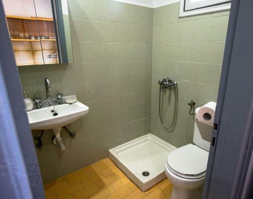Golden Dolphin Studios & Apartments