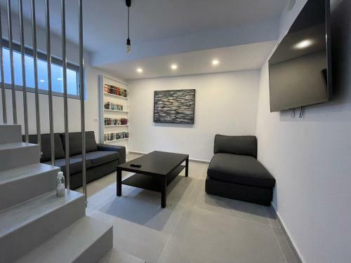 Modern Large Villa With Private Pool Set In A Quiet Location