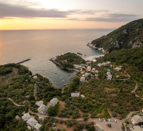 Olive House In Damoucharu With A Sea View