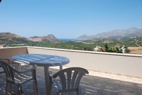 Villa With A Pool In Lefkogia
