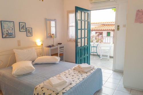 Violetta Apartments