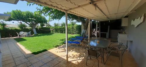 Petrakis Afrathias Garden House