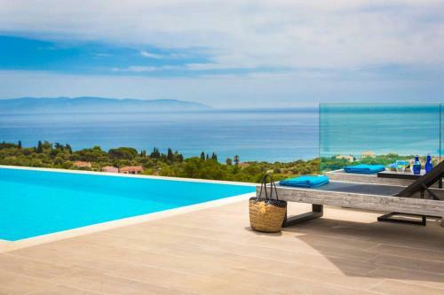New Villa Blue With Private Pool At Trapezaki