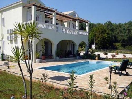 Spacious 5 Bed Villa With Pool In Kefalonia