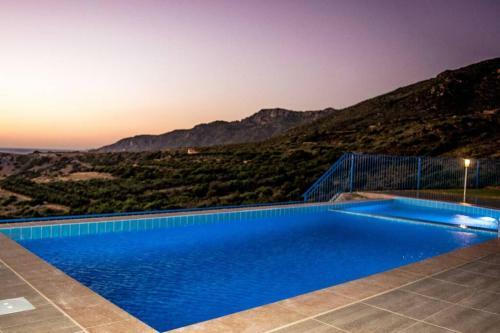 Villa Traditional Elegance With Privacy & Amazing Views