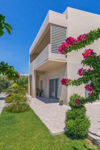 Rainbow Luxurious Villa In Ialysos