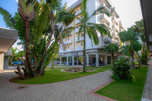 Apartamento Ubatuba, Ar, Varanda Gourmet, Piscinas E 300mt Praia