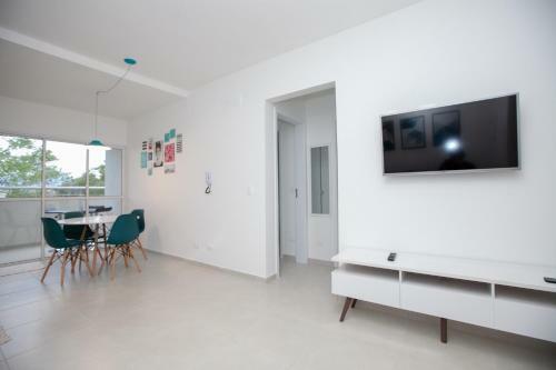 Apartamento Ubatuba, Ar, Varanda Gourmet, Piscinas E 300mt Praia