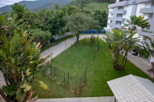 Apartamento Ubatuba, Ar, Varanda Gourmet, Piscinas E 300mt Praia