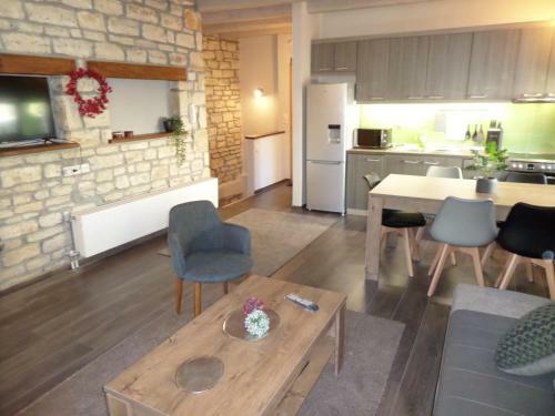 Kalpaki Stone Apartment 2.