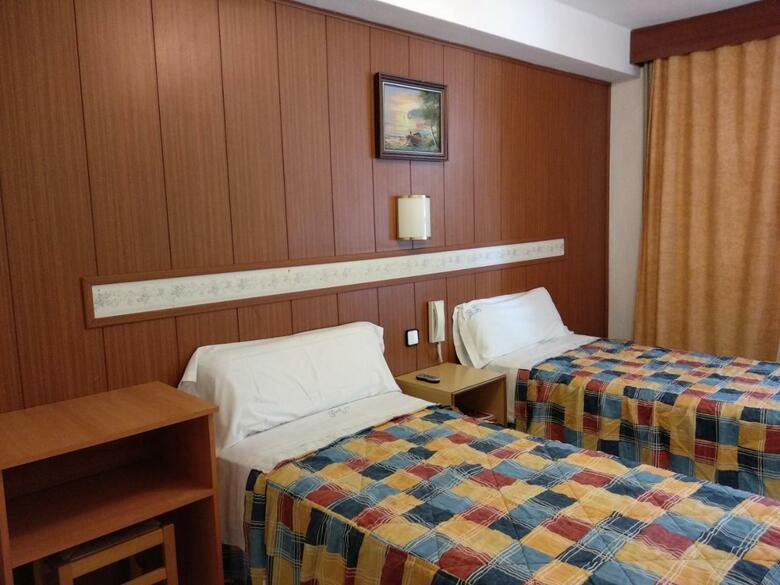 Hostal Pensi�n Venecia Y Montecarlo