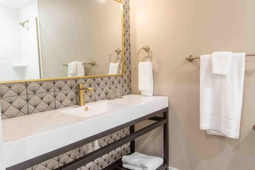 Posada Tyler Suite 209 At The Bellwether Hotel