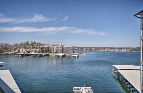 Apartamento Lakefront Ozark Condo With Views And Boat Slip!