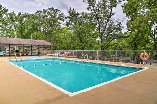 Reeds Spring Retreat With Lakeview Deck And Grill