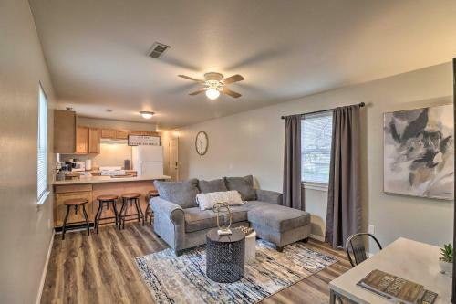Cozy West Plains Home Near Shopping And Dining!