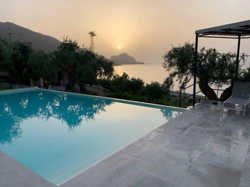 Beautiful Villa On The Seaside With Pool
