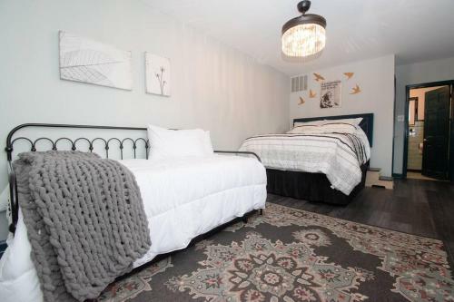 Gorgeous Historic Victorian With 8 Bedroom/4 Baths