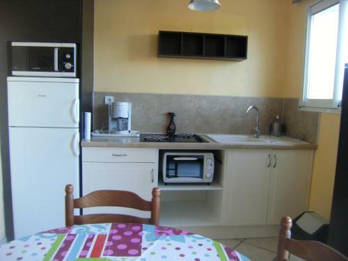 Apartamento Studio Avec Terrasse Amenagee Et Wifi A Hyeres