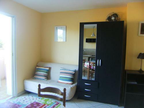 Apartamento Studio Avec Terrasse Amenagee Et Wifi A Hyeres