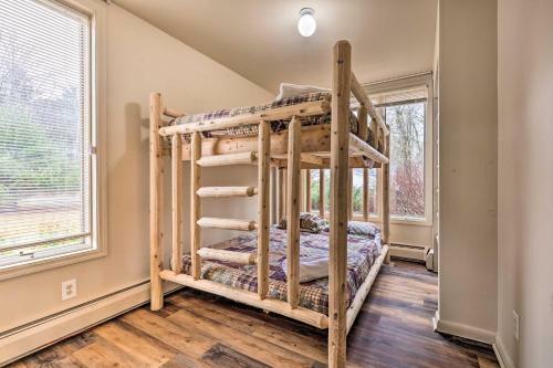 Luxe Creekside Lodge With Movie Theater And Deck!