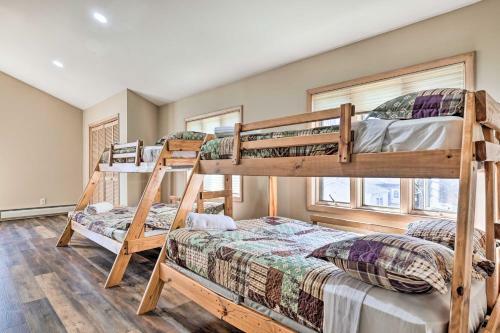 Luxe Creekside Lodge With Movie Theater And Deck!