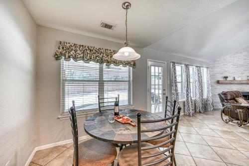 Beautiful And Well Appointed Home With Fireplace!!