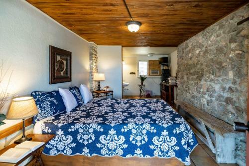 Hotel The Historic Leakey Inn
