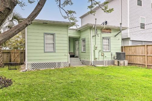 Charming Galveston Home Less Than 1 Mi To Seawall!