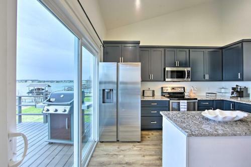 Modern Malakoff Escape With Panoramic Lake View