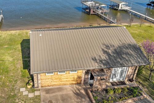 Modern Malakoff Escape With Panoramic Lake View