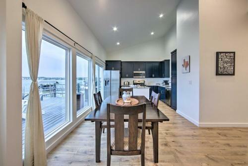 Modern Malakoff Escape With Panoramic Lake View