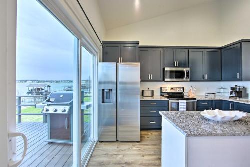 Modern Malakoff Escape With Panoramic Lake View