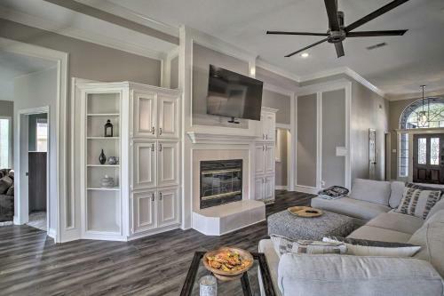 Luxe Lakefront Retreat With Grills And Boat Dock!