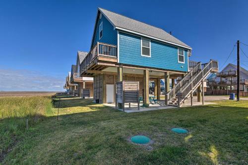 Sun-soaked Texas Getaway With Multiple Decks!