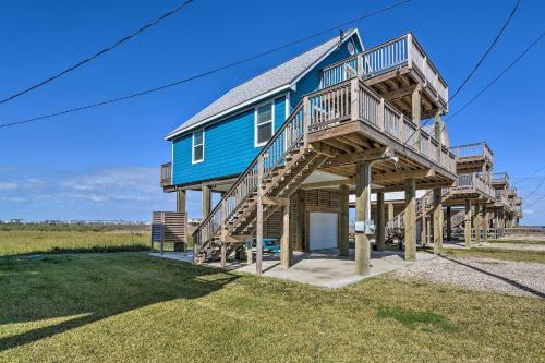 Sun-soaked Texas Getaway With Multiple Decks!