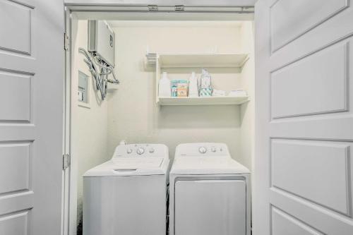Pet-friendly San Antonio Home With Deck And Yard!