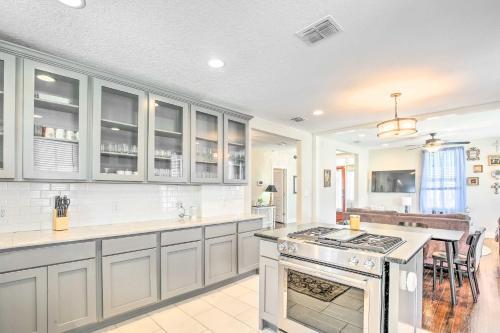 Pet-friendly San Antonio Home With Deck And Yard!