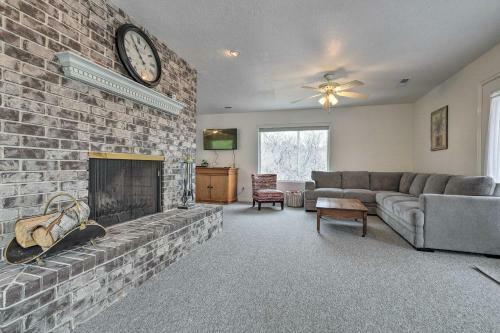 Peaceful Pine Valley Home With Deck And Mtn Views