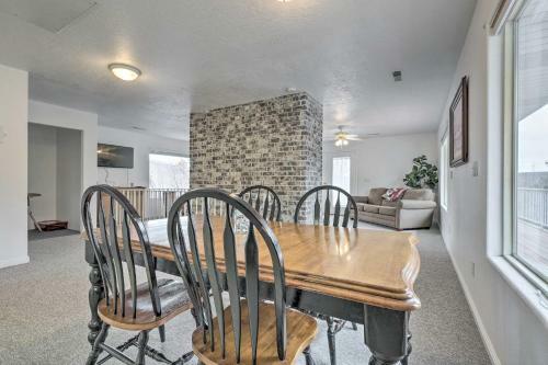 Peaceful Pine Valley Home With Deck And Mtn Views