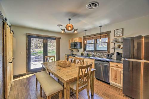 Cozy Damascus Cottage With Outdoor Amenities