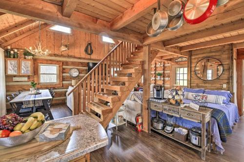 Apartamento Scenic, Authentic Cabin With Sweeping Mtn Views