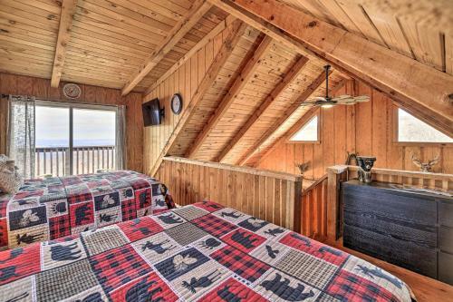 Apartamento Scenic, Authentic Cabin With Sweeping Mtn Views