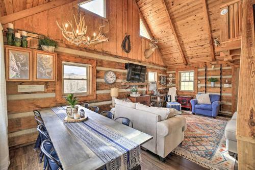 Apartamento Scenic, Authentic Cabin With Sweeping Mtn Views