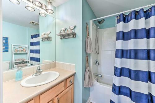 Charming Cottage With Deck Steps To Birch Bay!
