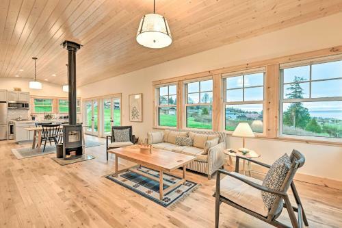 Scenic Bay-view Cottage Private Beach Access
