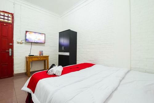 Hostal Reddoorz Near Universitas Pamulang