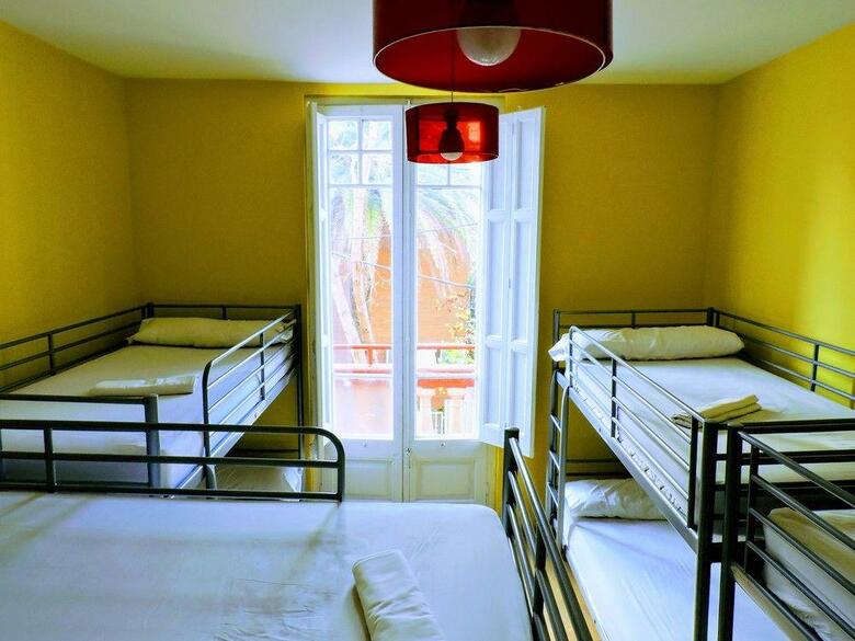 Hostal Feetup Garden House
